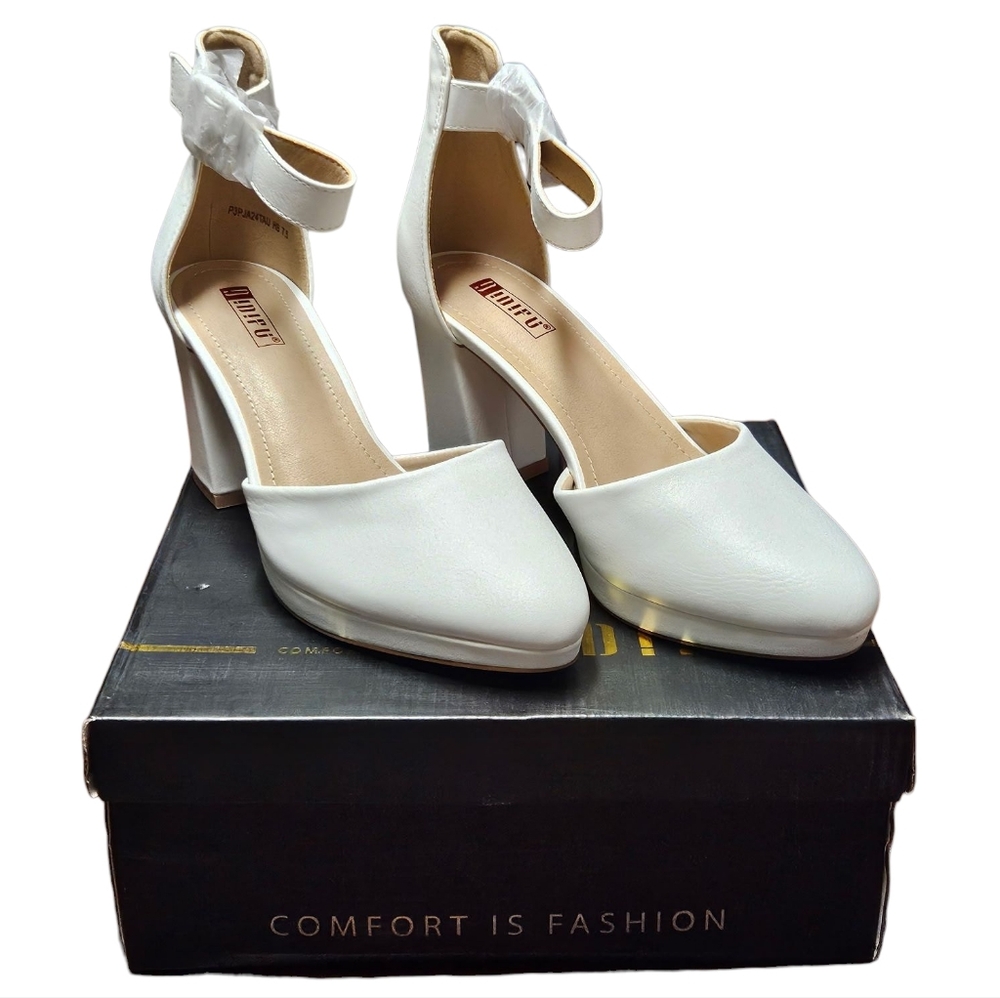 IDIFU White Block Heel Ankle Strap Pumps – Size 7.5